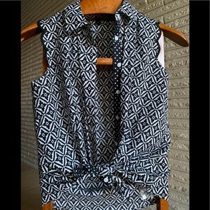 Non-iron Talbots black and white patterned top